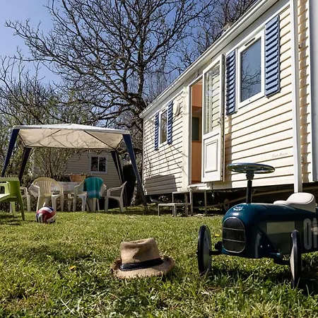 Mobil-home Confortable Pour 5 Pers. En A - Api-1-52-1221